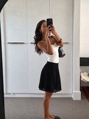 Vintage Black Pleated Mini Skirt Size Small (c4)